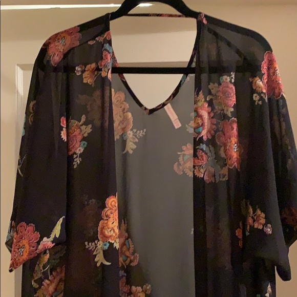 Floral Kimono - Picture 2 of 3